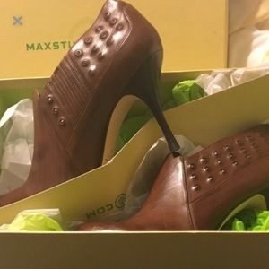 Max Studio brown heels